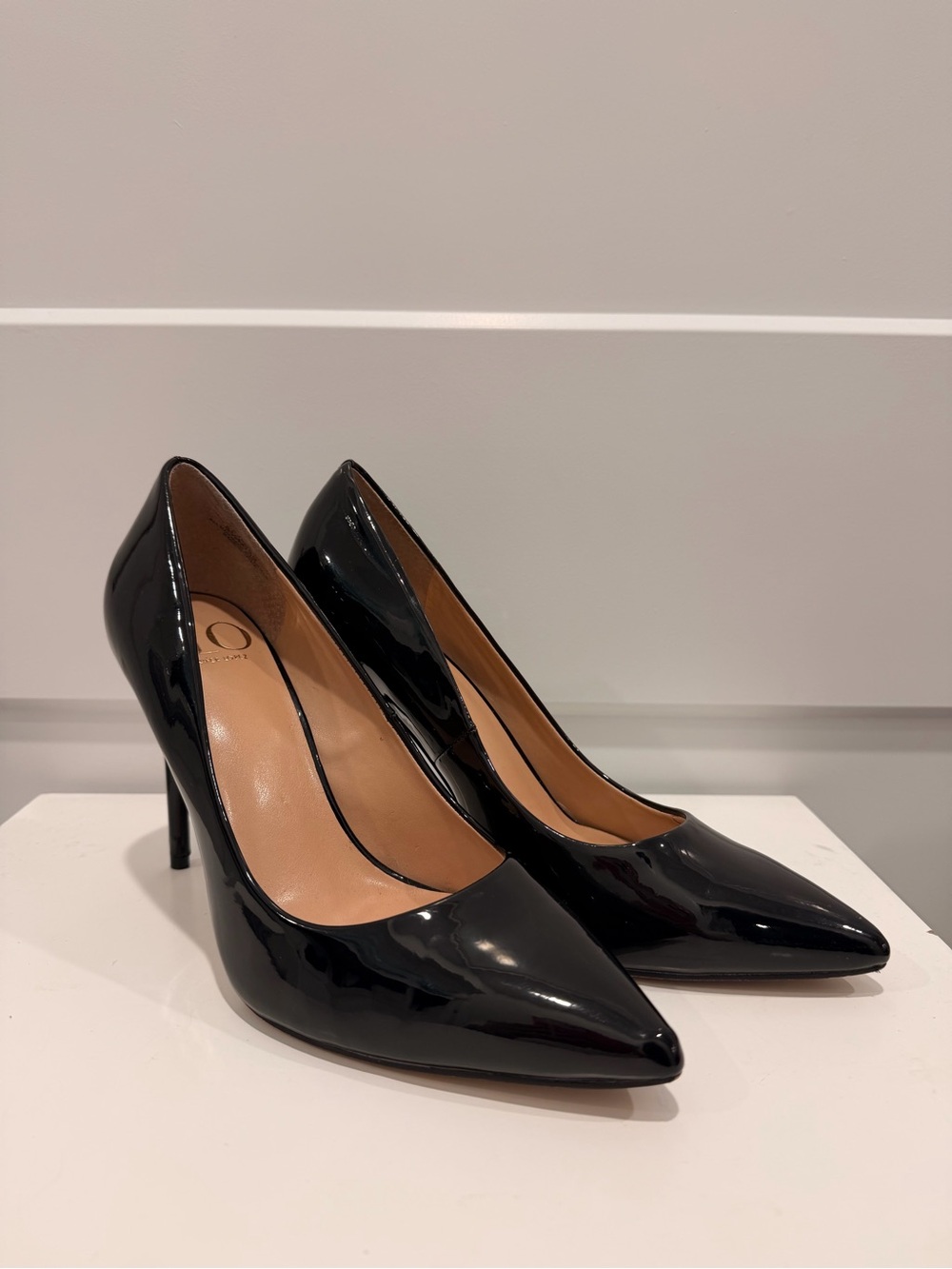 Jennifer Lopez Black Patent Pointed Pumps